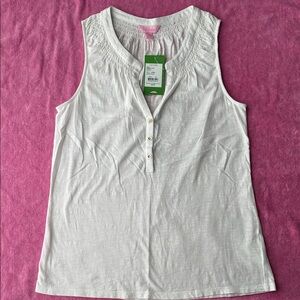 New with tags Lilly Pulitzer Essie Top in resort white. Size M